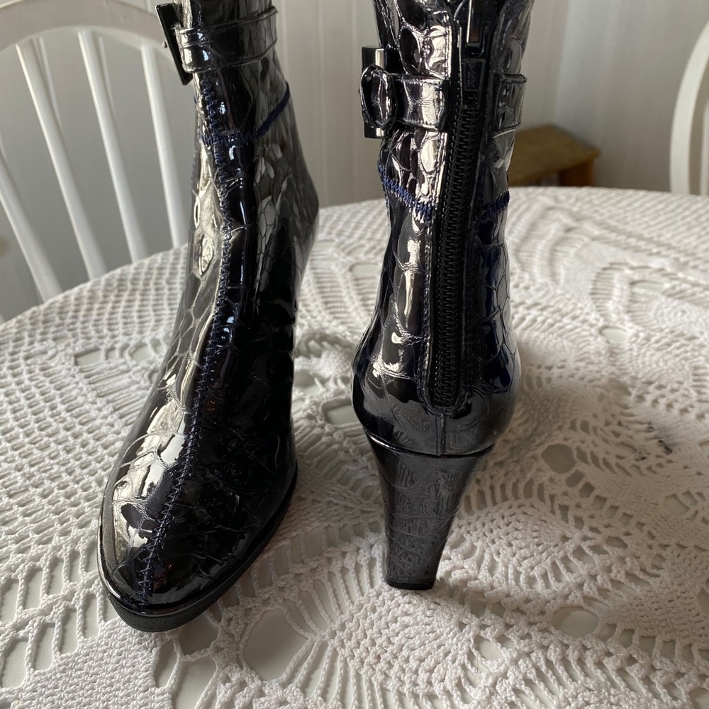 Stuart Weitzman boots - Picture 5 of 6